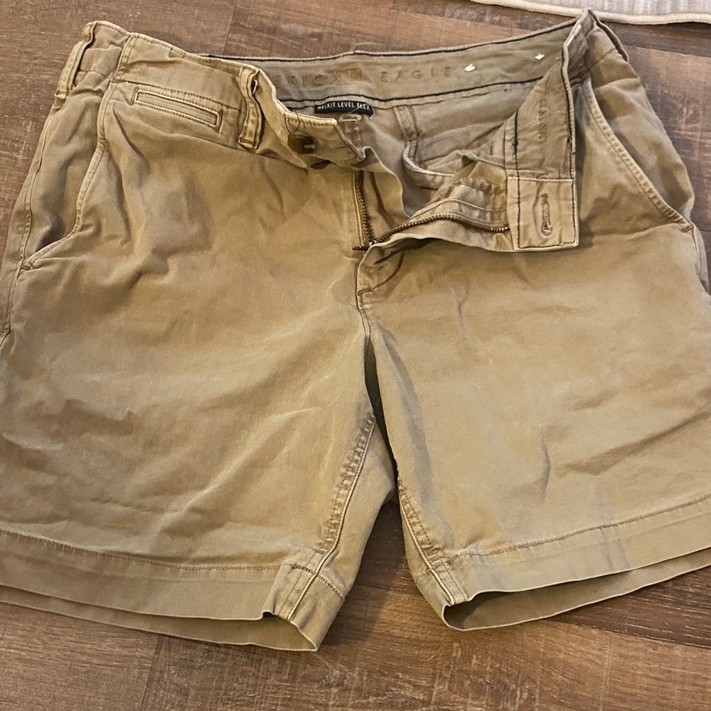 American Eagle Outfitters Men's Khaki Shorts size 30